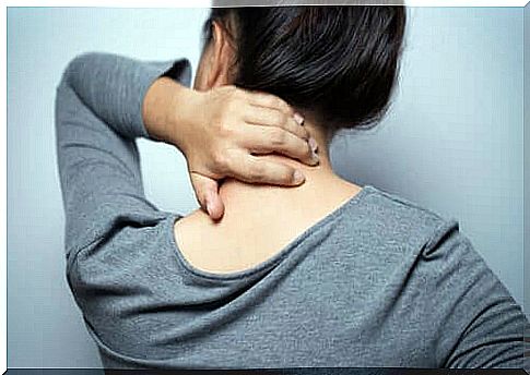 woman with neck pain