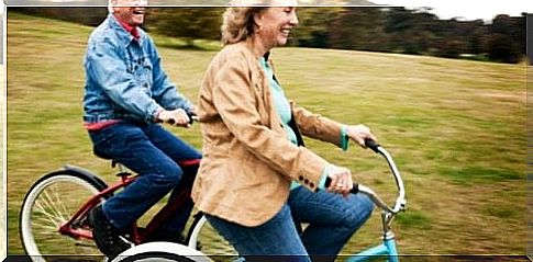 elderly people who cycle