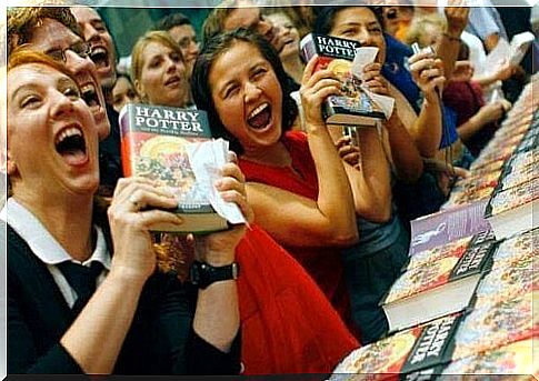 Wild fans with books