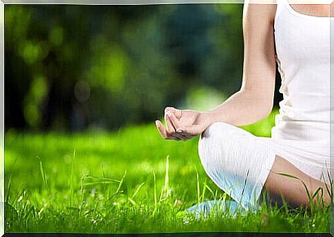 Women on grass enjoy that meditation improves everyday life